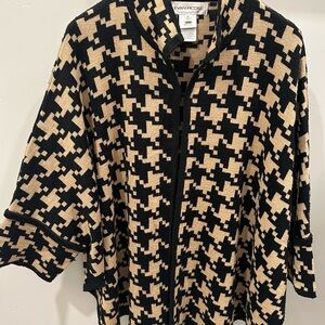 Evan Picone black and tan houndstooth cape poncho size M